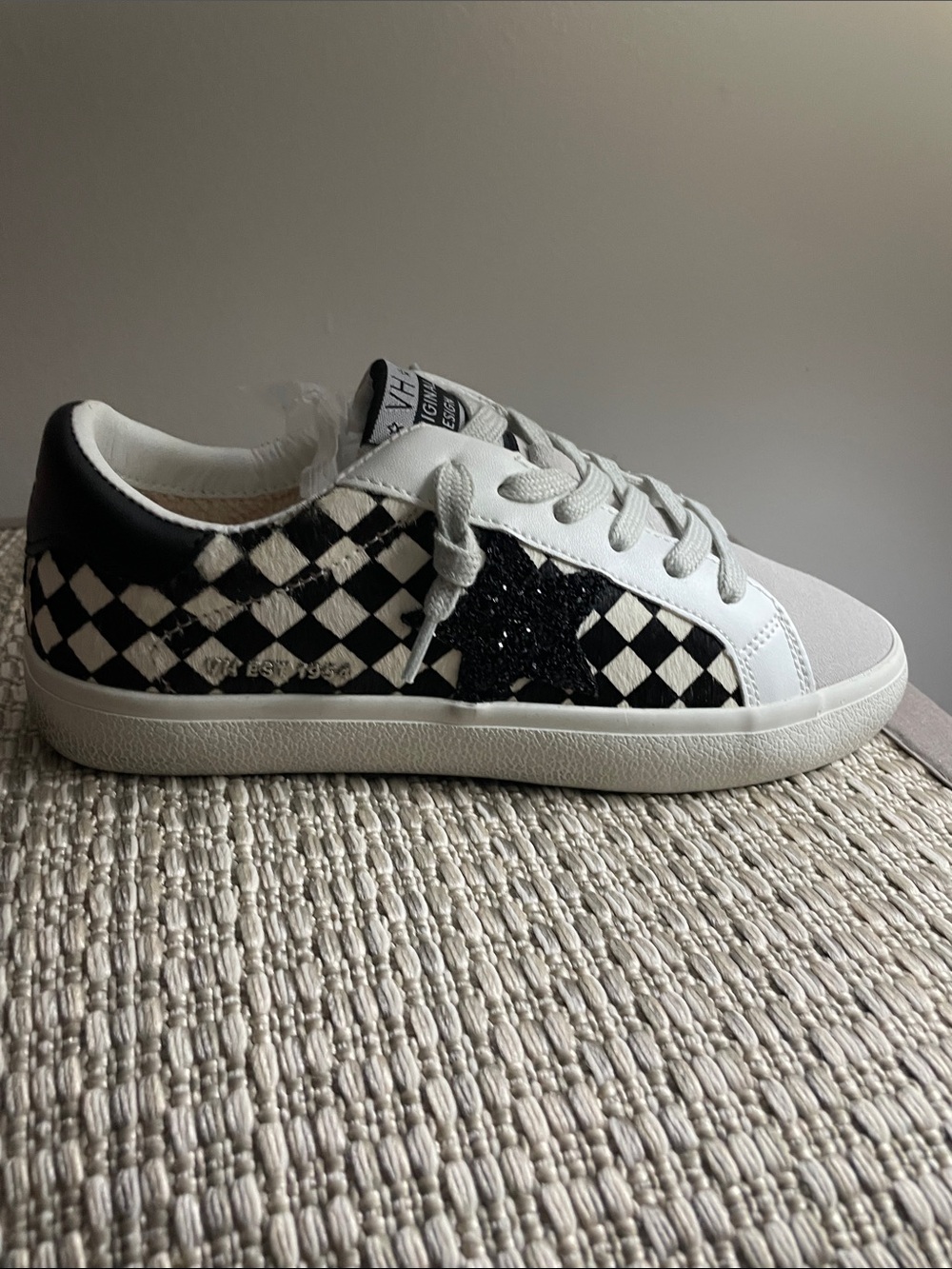 Checkerboard Low-Top Sneakers with Star Detail - White & Black